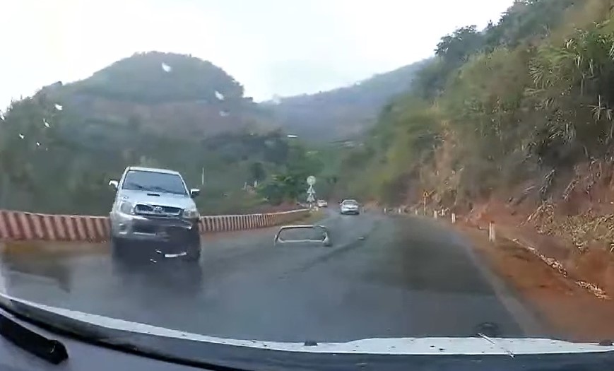 Chiếc Toyota Hilux tại hiện trường vụ tai nạn