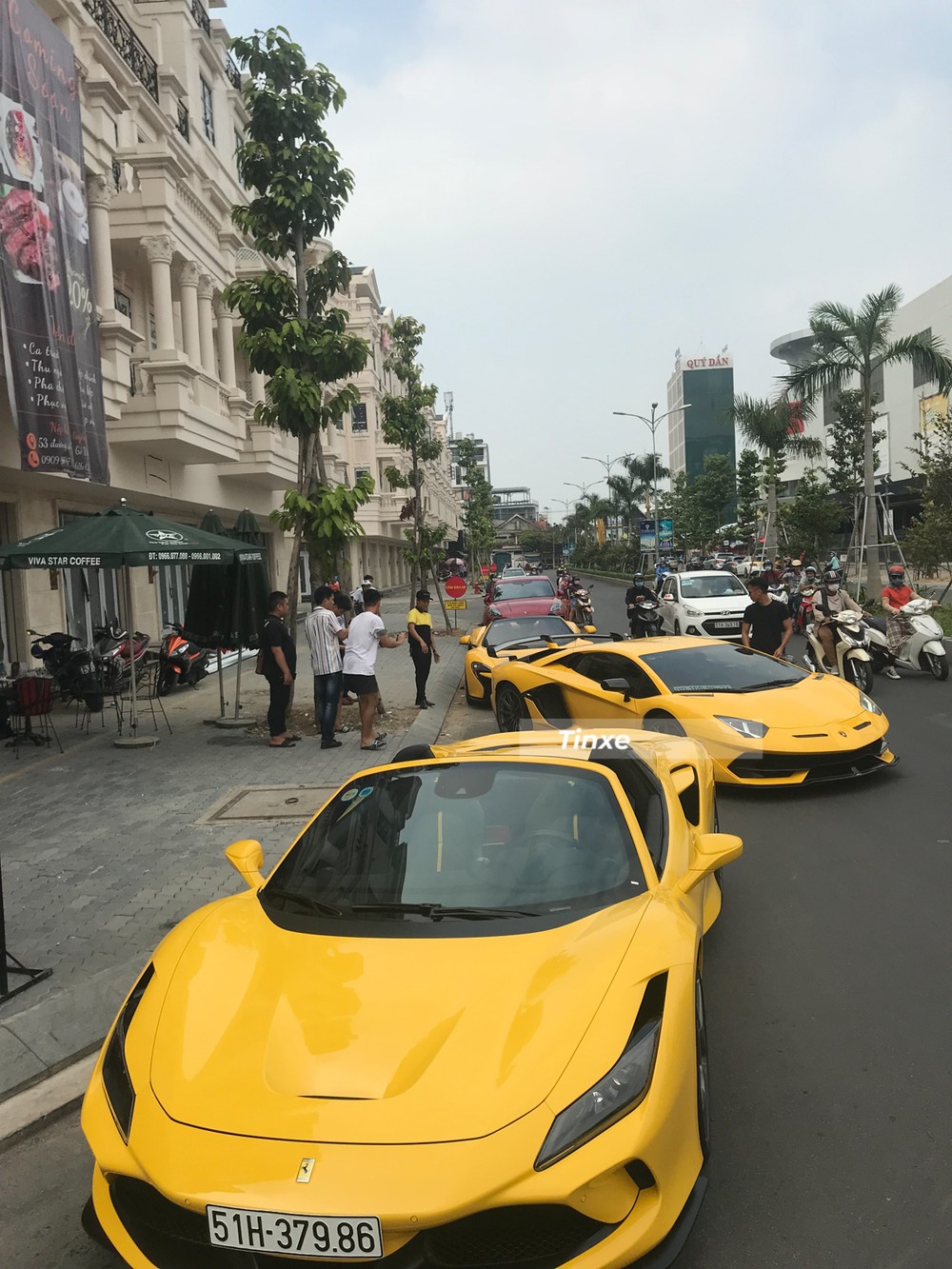 Ferrari F8 Spider của doanh nh&acirc;n G&ograve; Vấp ch&iacute;nh l&agrave; si&ecirc;u xe mui trần đầu ti&ecirc;n Việt Nam