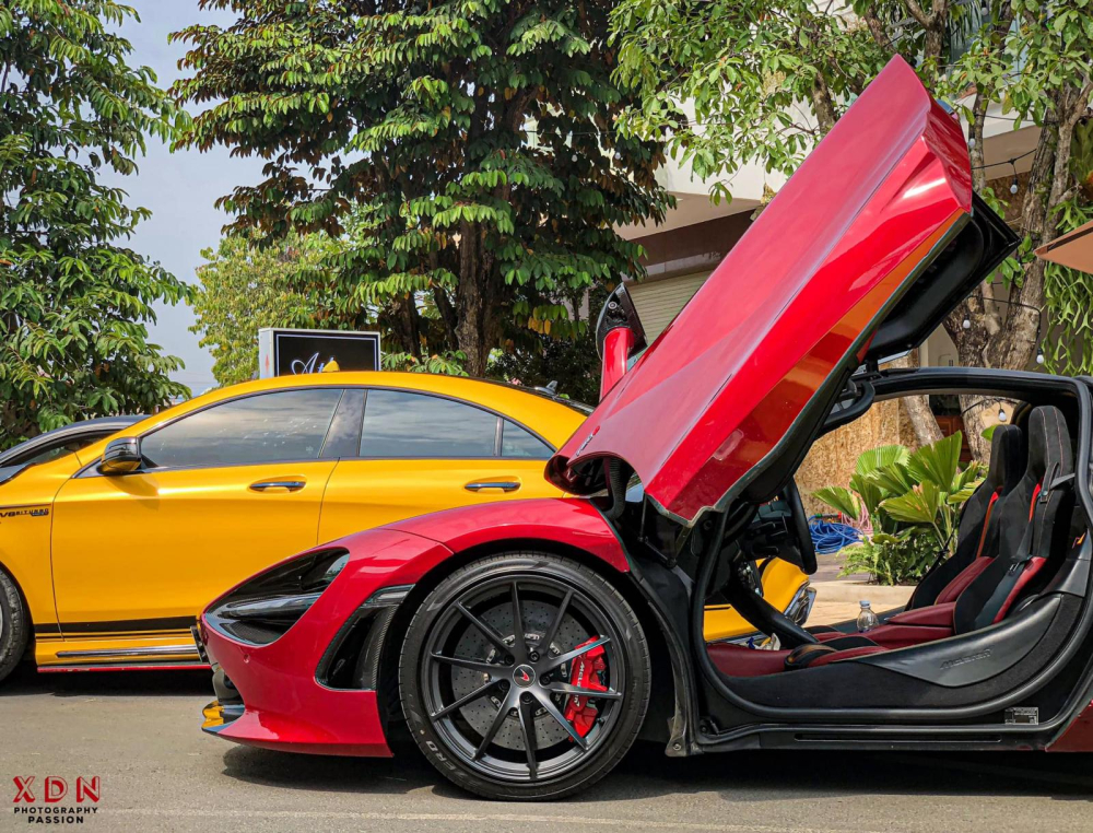 McLaren 720S sở hữu cửa cánh bướm