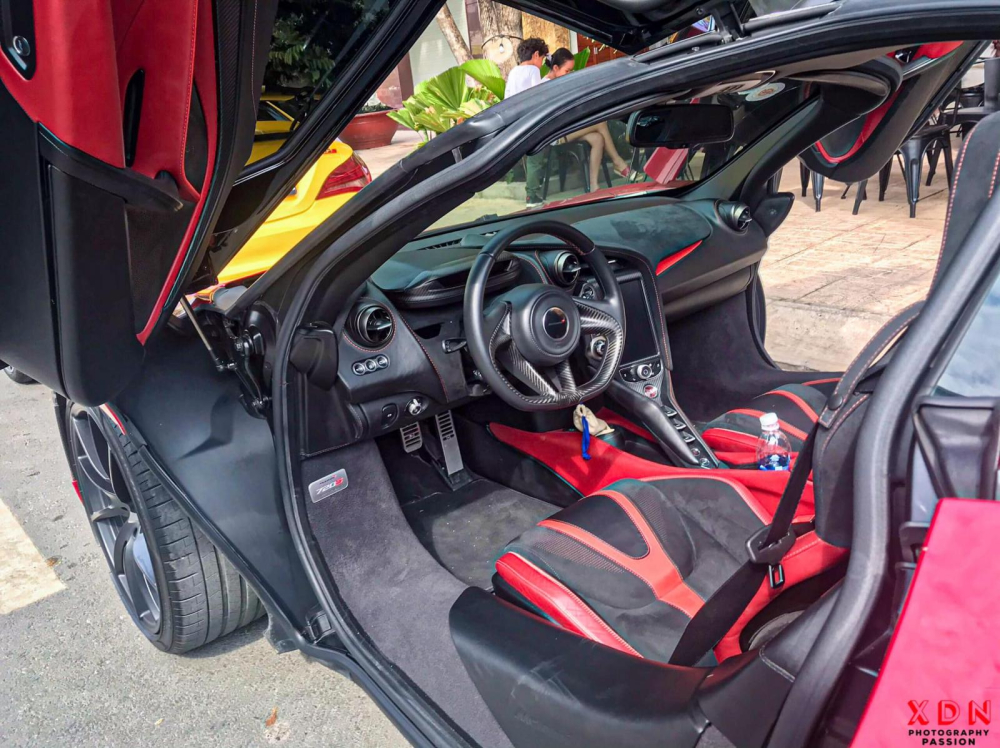 Nội thất siêu xe McLaren 720S mới về Đồng Nai