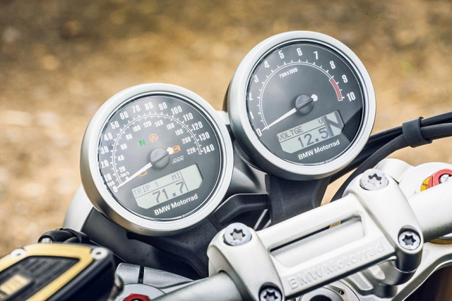Đồng hồ trên BMW R Nine T 2021
