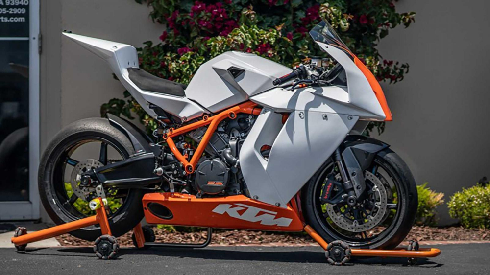 Vẻ đẹp độc đáo của KTM RC8 trước đây