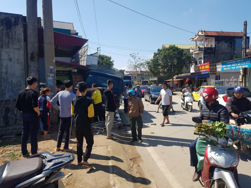 Vụ tai nạn làm ít nhất 2 người bị thương nặng