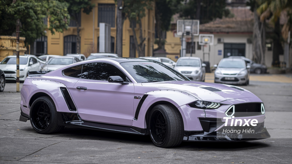 Ford Mustang GT sở hữu động cơ dung tích 5.0L. Ford Mustang GT sở hữu động cơ dung tích 5.0L.