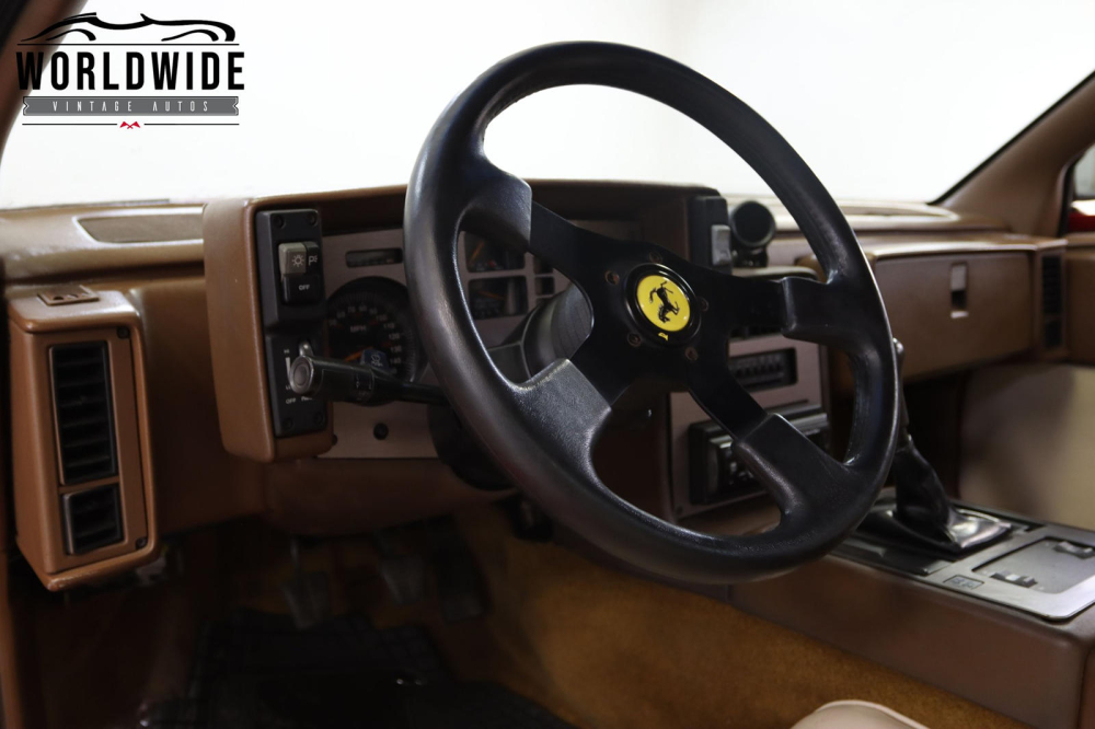 Hệ thống l&aacute;i&nbsp;của chiếc Ferrari F40 giả mạo