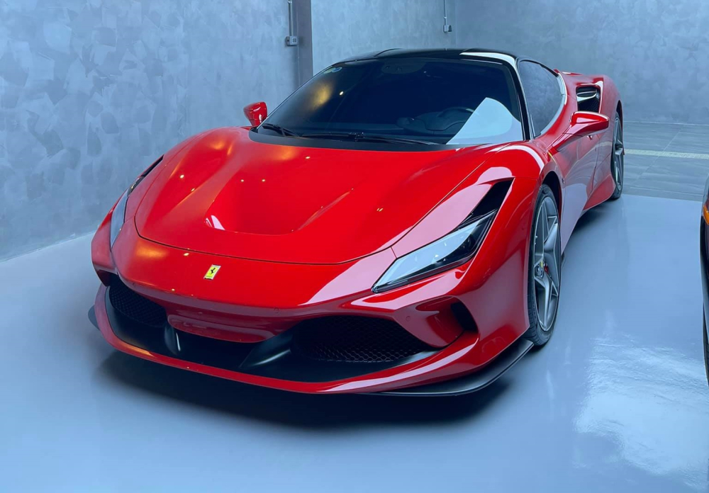 Siêu xe Ferrari F8 Tributo đỏ chót của Cường Đô-la