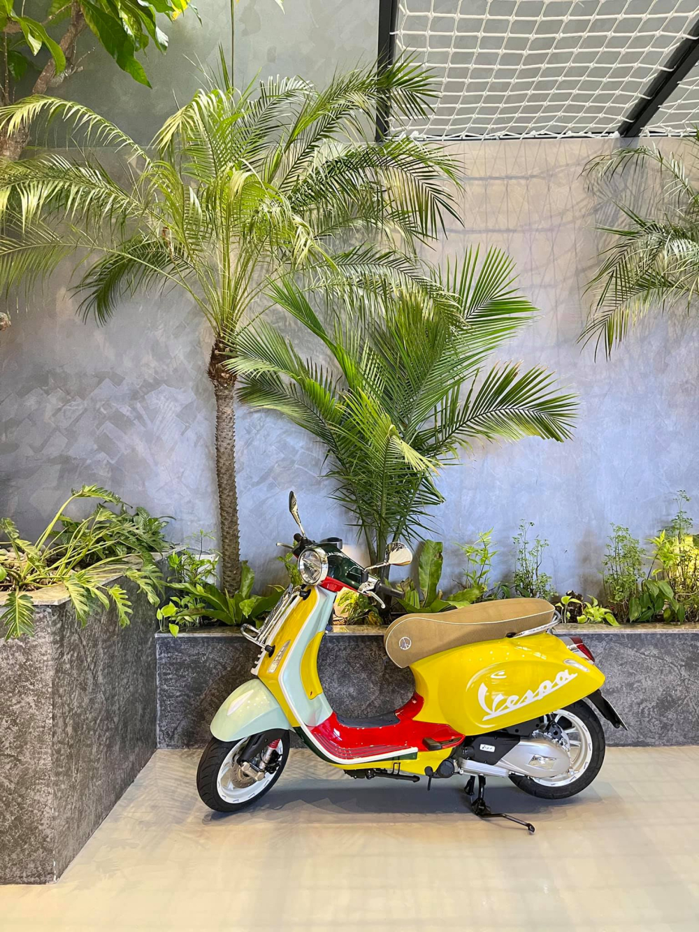 Vespa Primavera Sean Wotherspoon 125 chỉ sản xuất 50 xe tại Việt Nam của vợ chồng Cường Đô-la