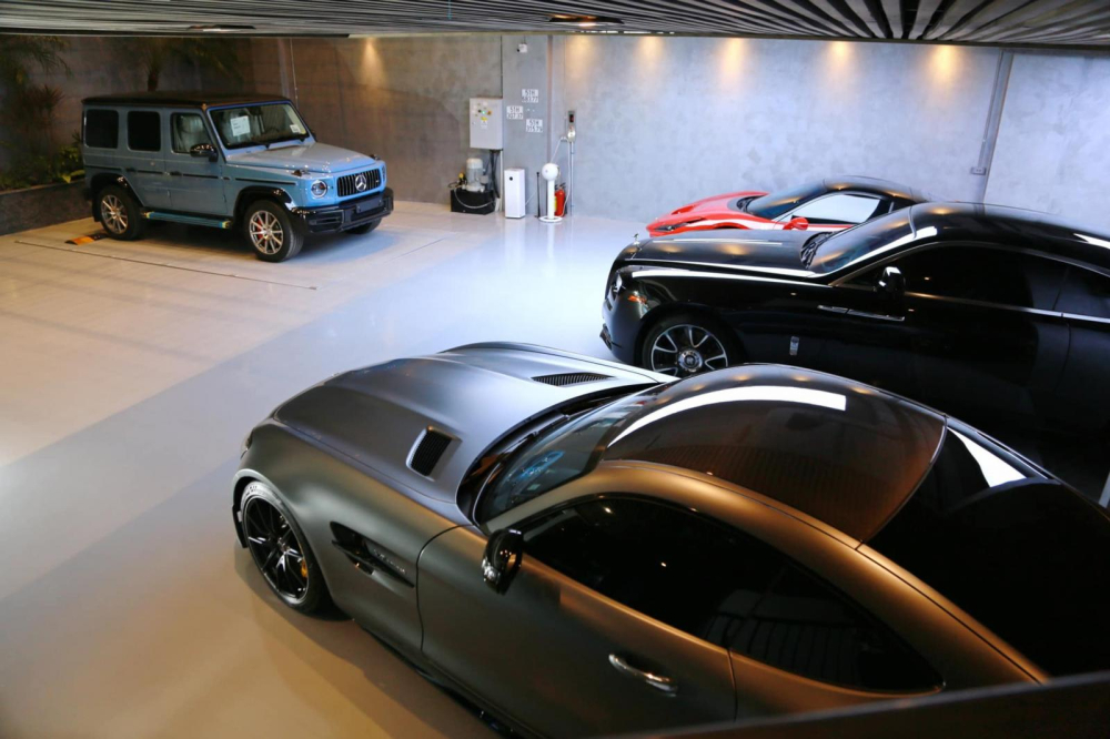 Toàn cảnh garage toàn siêu xe, xe siêu sang và SUV hạng sang của Cường Đô-la