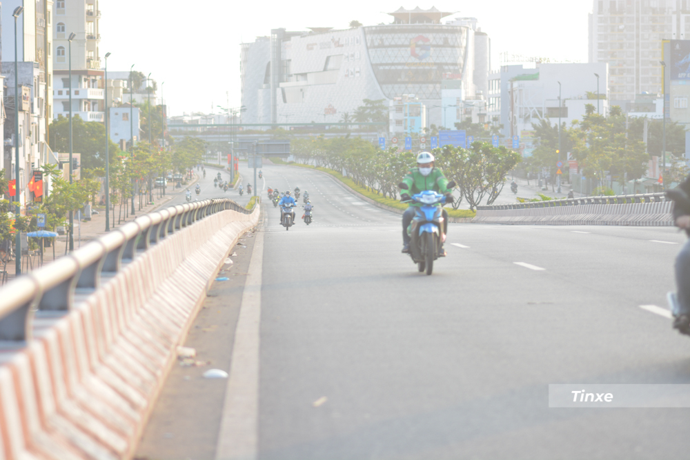 T&igrave;nh trạng vắng vẻ xe cộ của S&agrave;i th&agrave;nh trong những ng&agrave;y Xu&acirc;n được người d&acirc;n th&iacute;ch th&uacute;.
