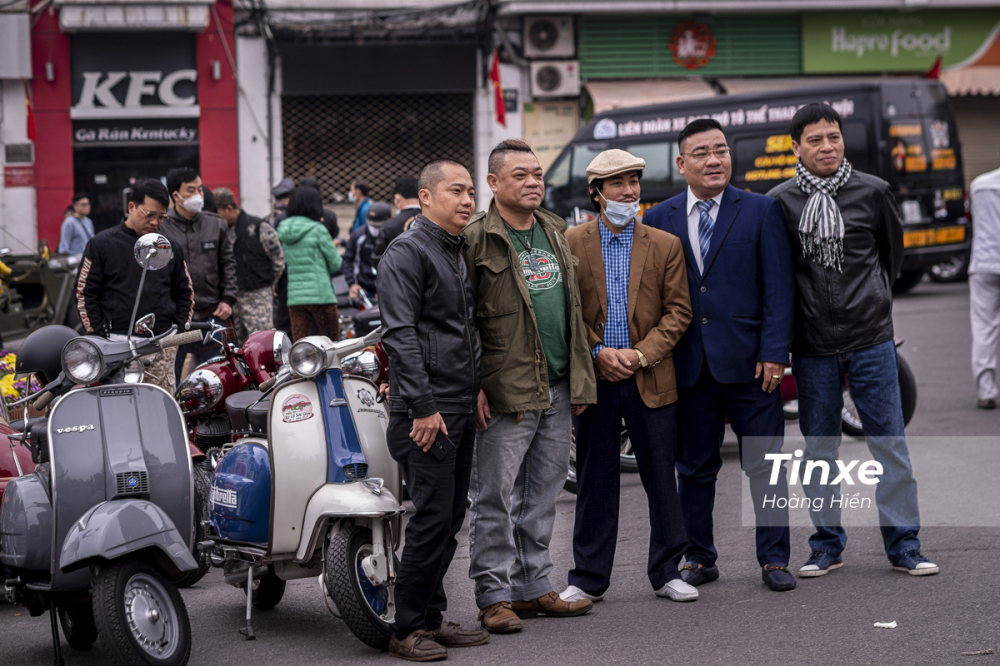 S&aacute;ng m&ugrave;ng 1 Tết đ&atilde; trở th&agrave;nh một truyền thống gặp gỡ giao lưu của những người m&ecirc; xe tại H&agrave; Nội trong suốt 12 năm qua.