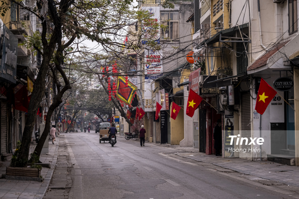 Đây cũng là dịp để những người yêu Hà Nội có thể thoải mái tận hưởng không gian thú vị rất riêng, chỉ có mỗi năm đôi ba lần/