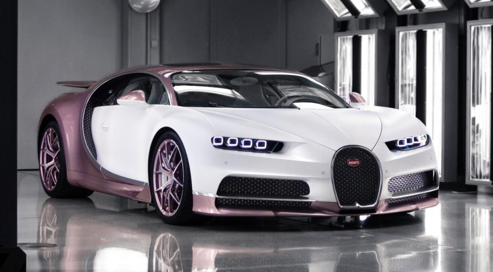 Chiếc siêu xe Bugatti Chiron Sport màu hồng phối trắng mà vị đại gia đặt mua để tặng vợ