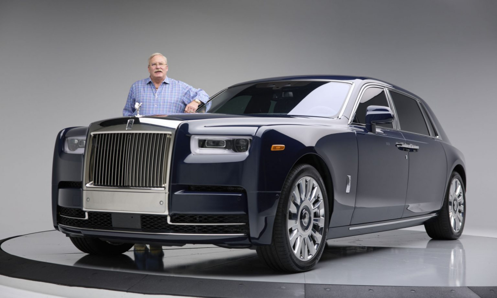 &Ocirc;ng Smith b&ecirc;n chiếc Rolls-Royce Koa Phantom Extended của m&igrave;nh