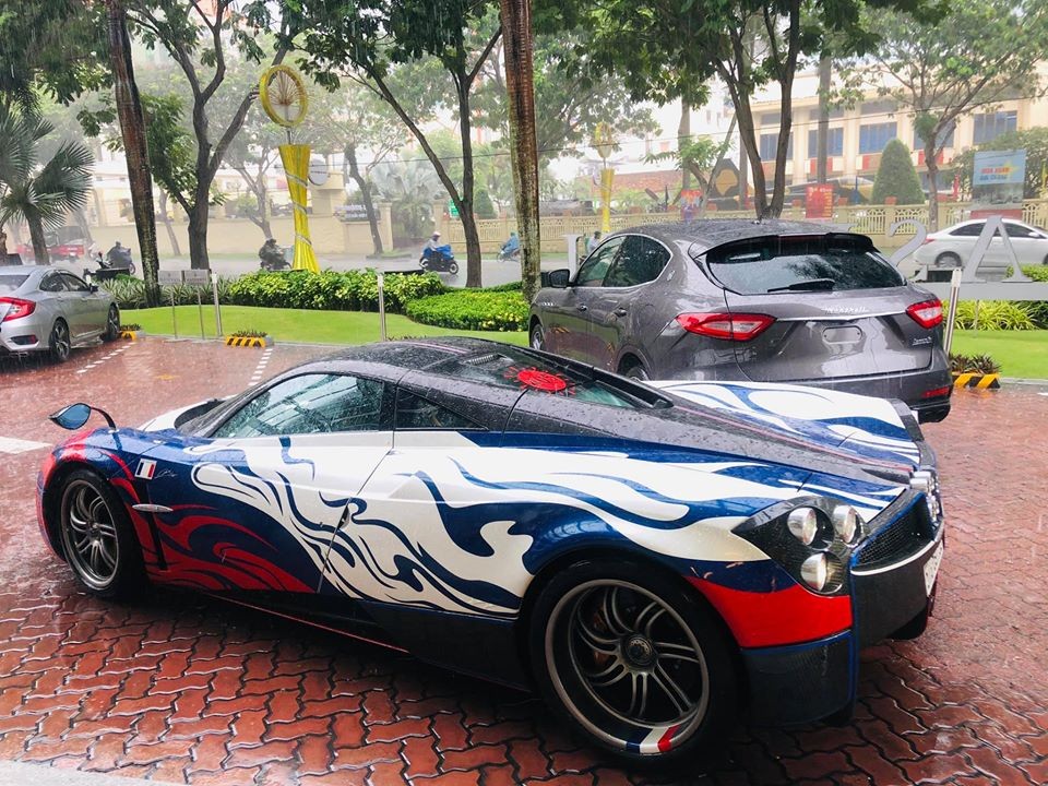 Số lần Minh Nhựa cho Pagani Huayra ra đường trong năm 2020 chỉ đếm tr&ecirc;n đầu ng&oacute;n tay
