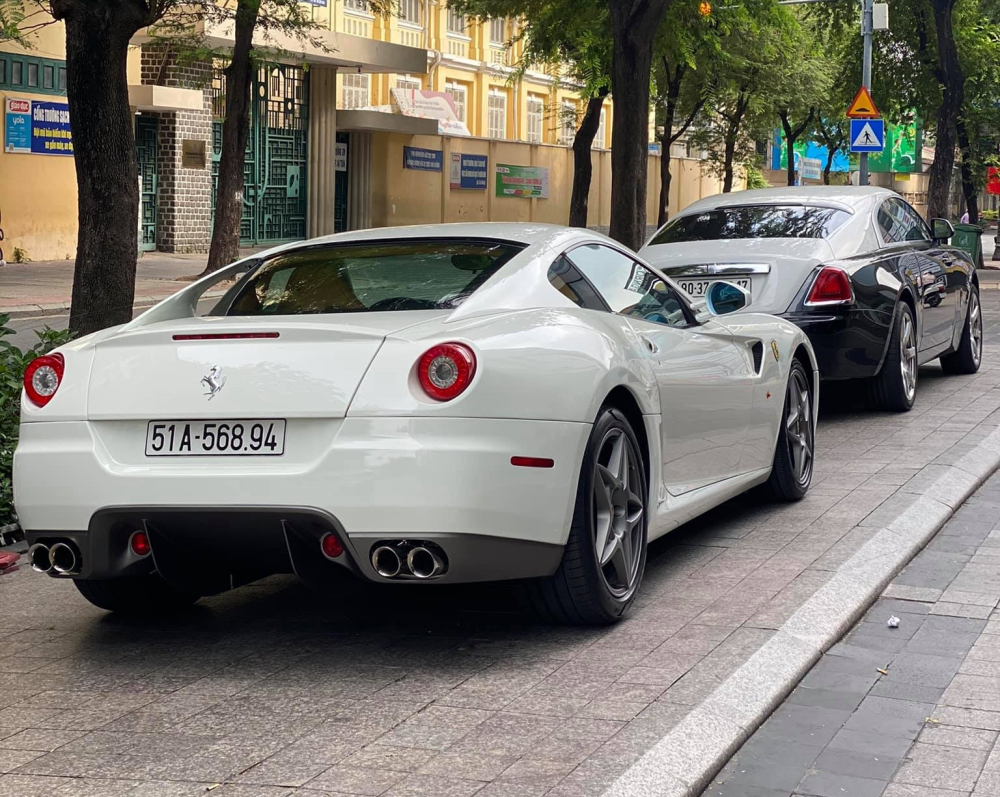 Ferrari 599 GTB độc nhất S&agrave;i th&agrave;nh vi vu đường phố c&ugrave;ng Rolls-Royce Wraith v&agrave;o m&ugrave;ng 3 Tết