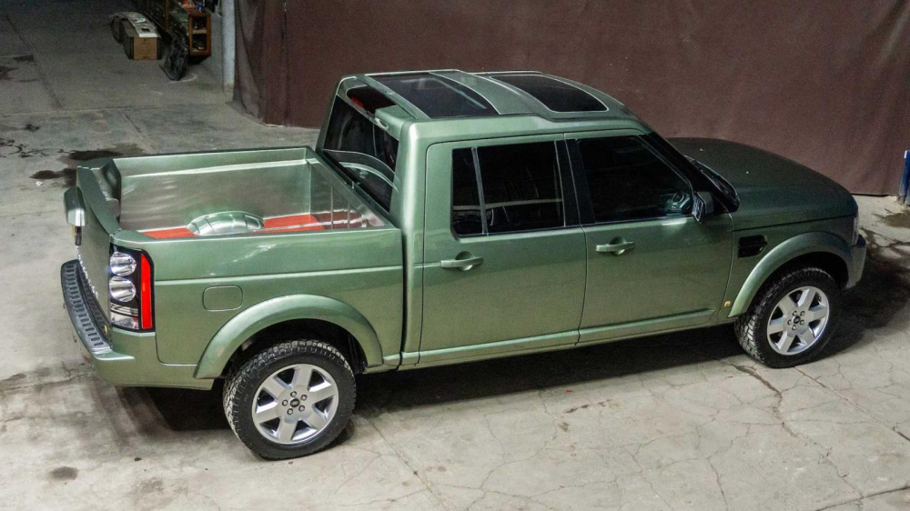 Ph&iacute;a b&ecirc;n sườn của chiếc&nbsp;Land Rover Discovery độ th&agrave;nh b&aacute;n tải