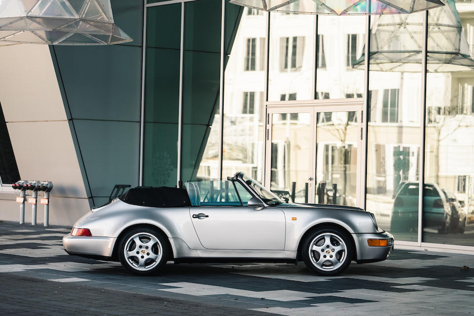 Ph&iacute;a b&ecirc;n sườn của chiếc&nbsp;Porsche 911 Type 964 Carrera 2 Convertible Works Turbo Look 1992