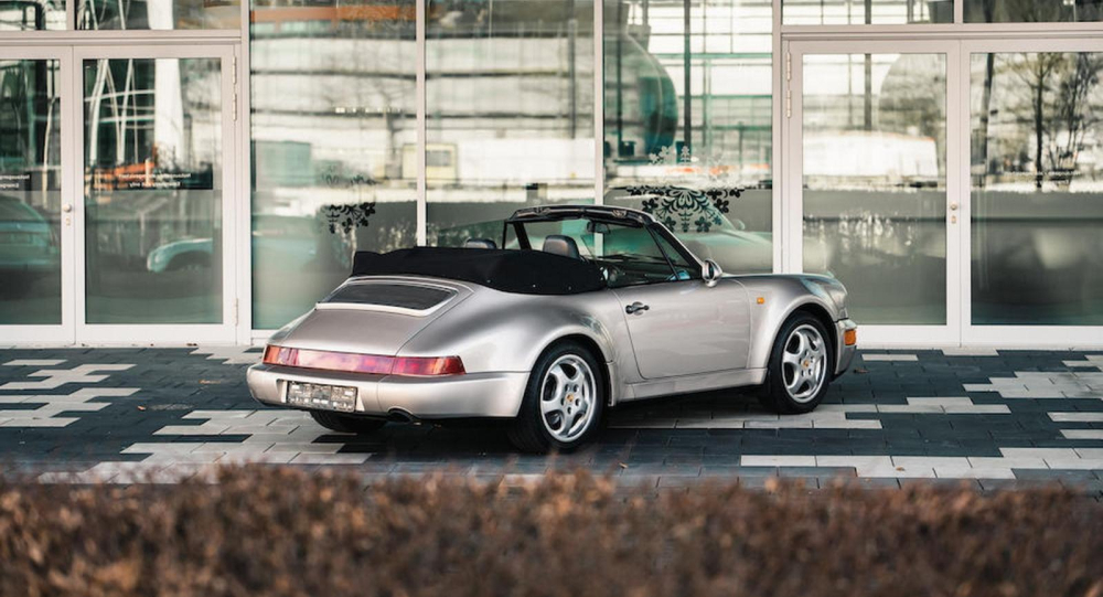 Ph&iacute;a sau của chiếc&nbsp;Porsche 911 Type 964 Carrera 2 Convertible Works Turbo Look 1992