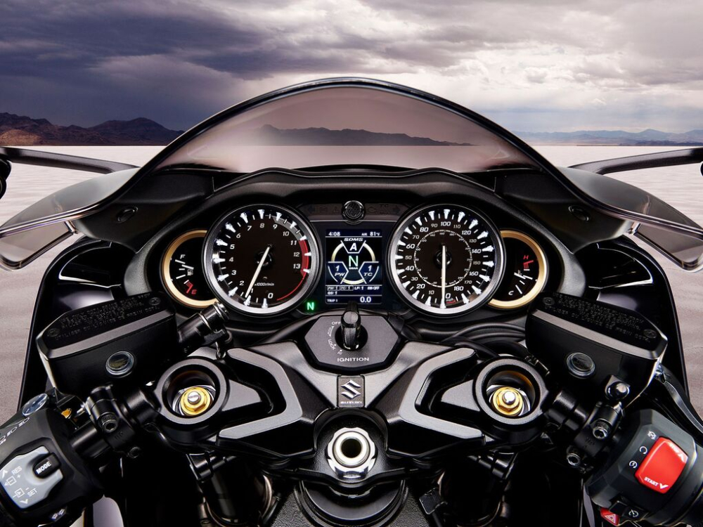 Đồng hồ mới trên Suzuki Hayabusa 2021