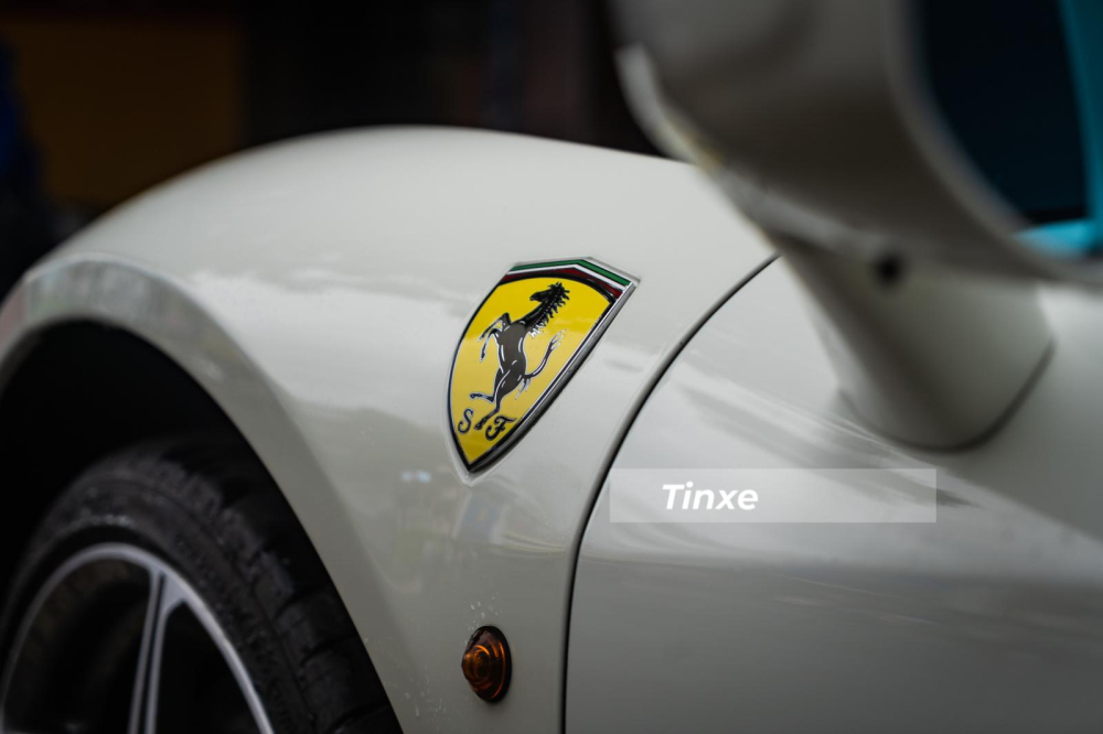 Ferrari 458 Spider c&oacute; tốc độ tối đa 320 km/h