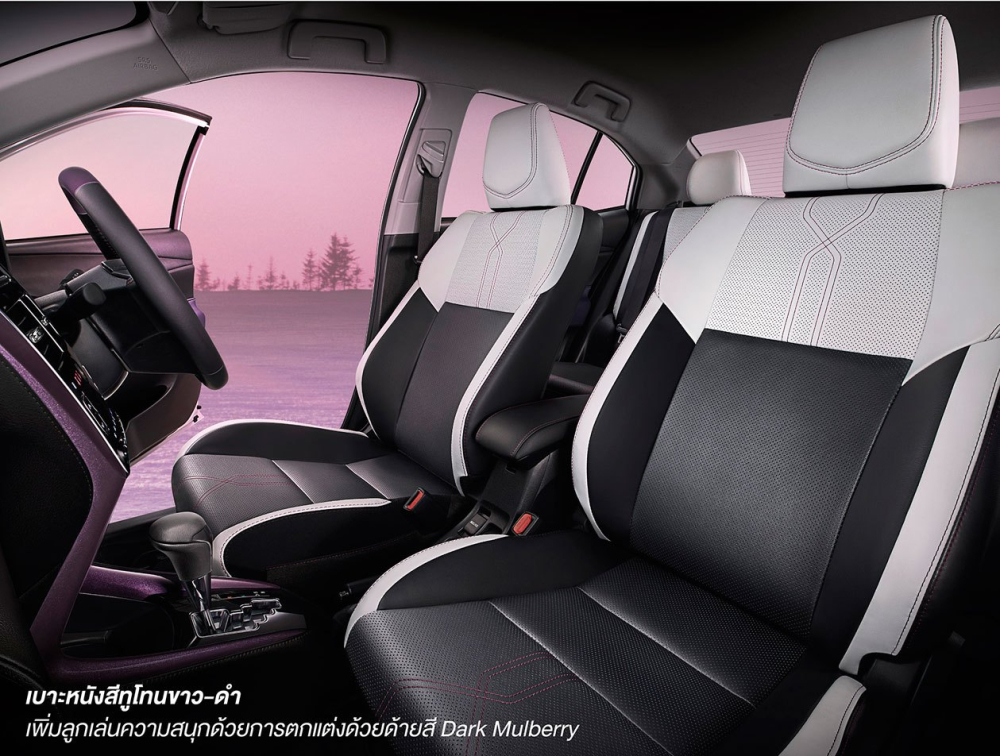 Ghế của Toyota Vios PLAY và Yaris PLAY 2021 phối màu đen - trắng