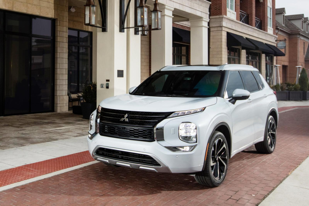 Trang bị an toàn của Mitsubishi Outlander 2021 cũng giống Nissan X-Trail