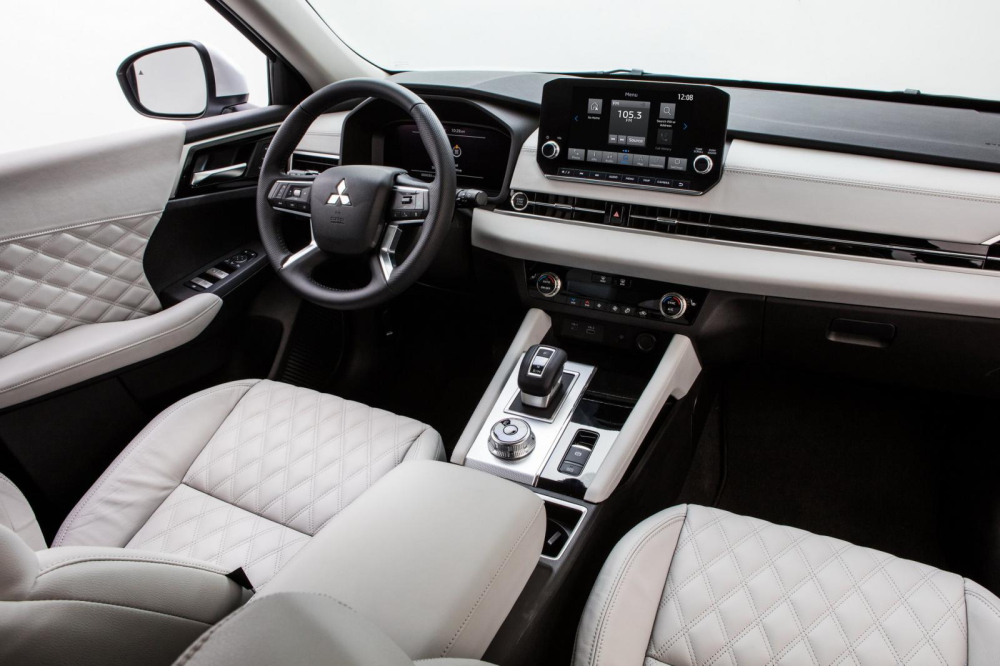 Mitsubishi Outlander 2021 dùng màn hình trung tâm 9 inch và màn hình 12,3 inch trong bảng đồng hồ