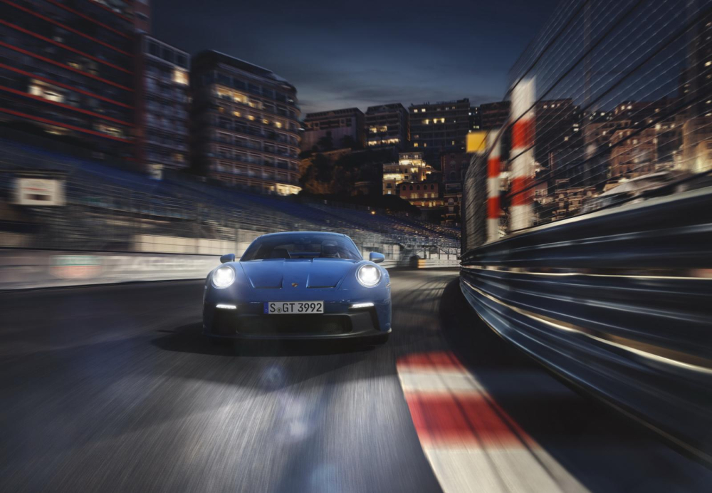 Porsche 911 GT3 2022 được trang bị hốc gió trung tâm cỡ lớn