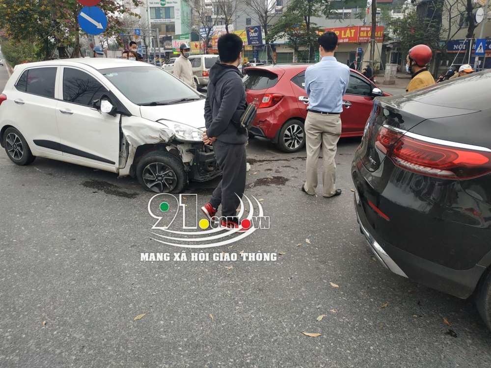Những chiếc ô tô khác có liên quan đến vụ tai nạn