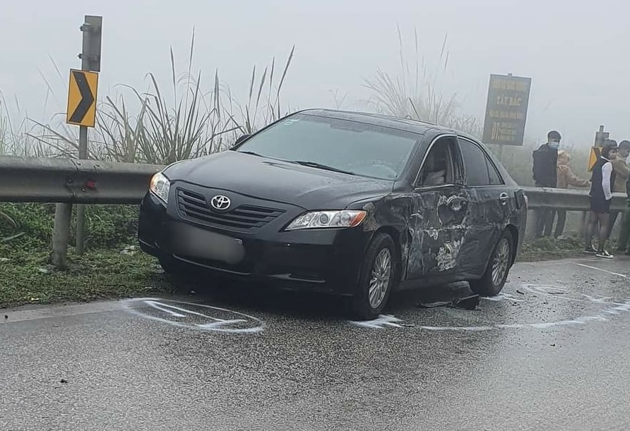 Chiếc Toyota Camry tại hiện trường vụ tai nạn