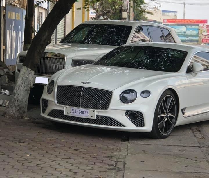 Chiếc Rolls-Royce Cullinan n&agrave;y đ&atilde; c&oacute; biển số