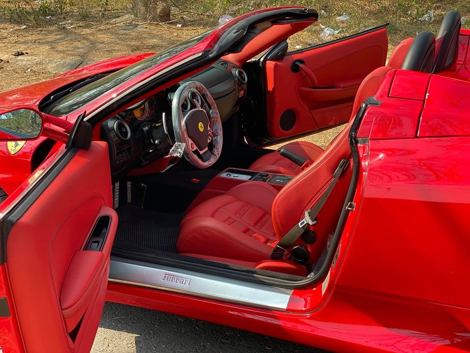 Nội thất siêu xe mui trần Ferrari F430 Spider