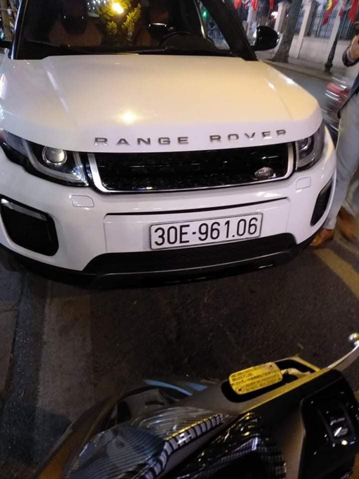 Chiếc SUV hạng sang Range Rover Evoque do Huỳnh Anh cầm lái