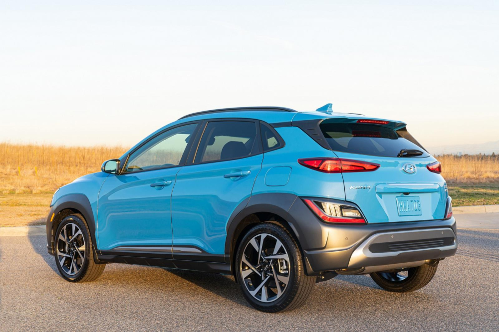 Hyundai Kona 2022 nhìn từ phía sau