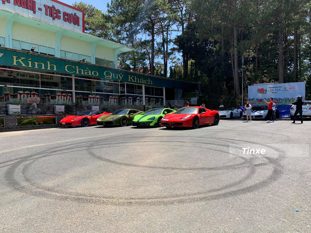 Có khoảng 6 chiếc siêu xe cùng McLaren 570S di chuyển từ Sài thành lên Đà Lạt