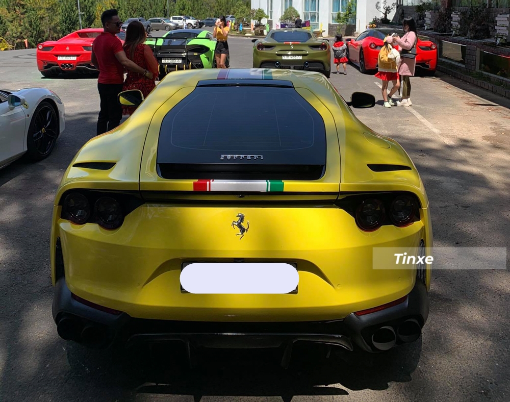 Dòng siêu xe Ferrari 812 Superfast chỉ có 2 xe tại Việt Nam