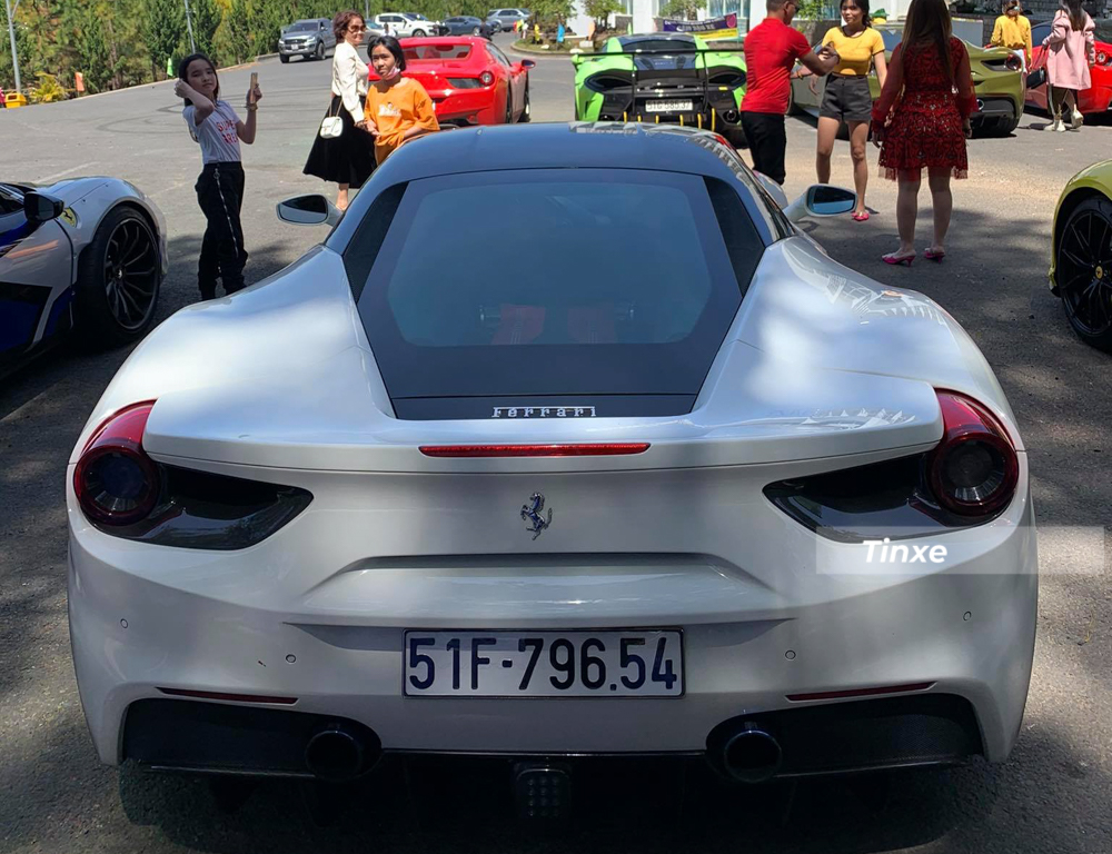 Siêu xe Ferrari 488 GTB có đến 3 chiếc góp mặt trong đoàn xe này