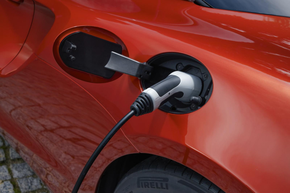 Việc sạc pin cho hệ thống hybrid chỉ mất khoảng 2,5 giờ để đạt 80% Việc sạc pin cho hệ thống hybrid chỉ mất khoảng 2,5 giờ để đạt 80%