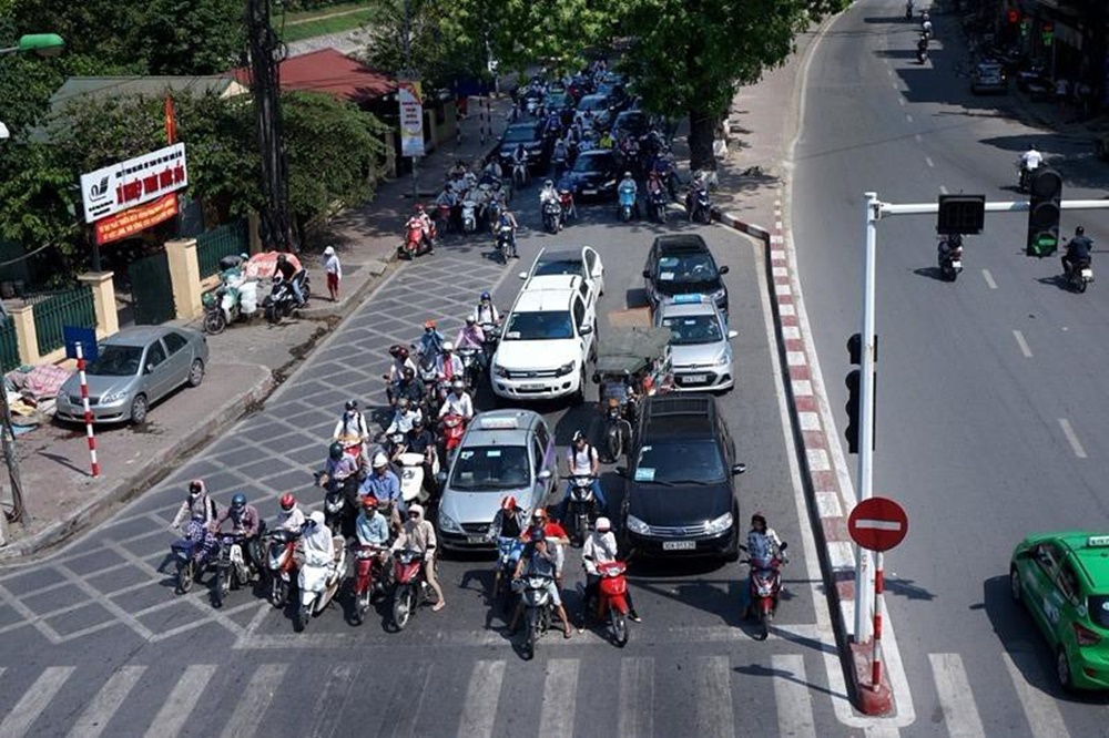 Chế độ lái Eco phù hợp khi điều khiển xe trong nội thành, đường phố đông đúc. Chế độ lái Eco phù hợp khi điều khiển xe trong nội thành, đường phố đông đúc.
