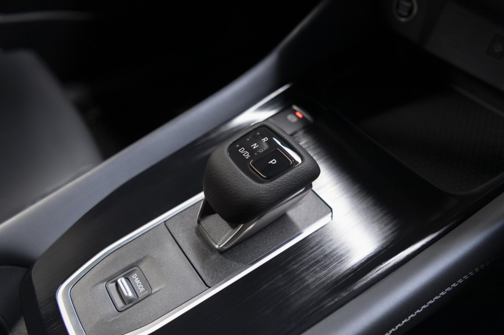 Cần số của Nissan Qashqai 2021