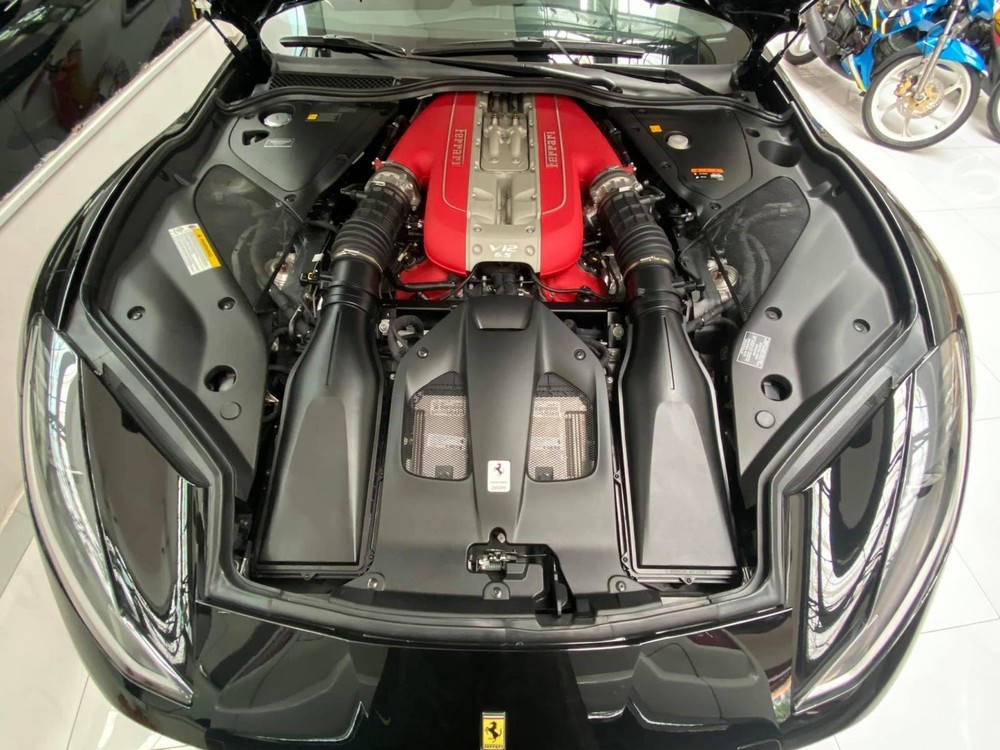 Động cơ V12 của siêu xe Ferrari 812 Superfast 