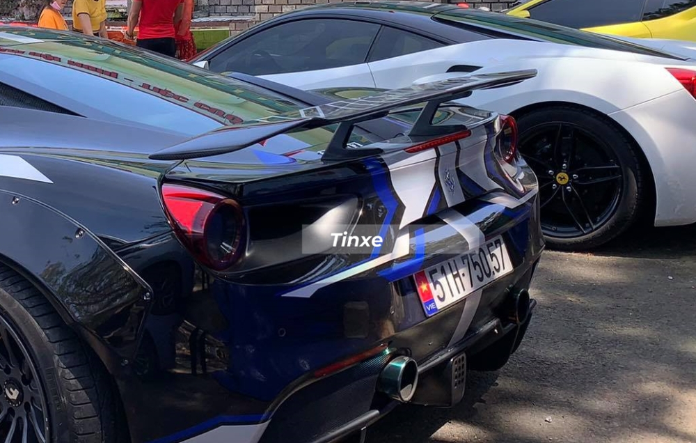 Đu&ocirc;i xe c&oacute; c&aacute;nh gi&oacute; carbon của Novitec Rosso