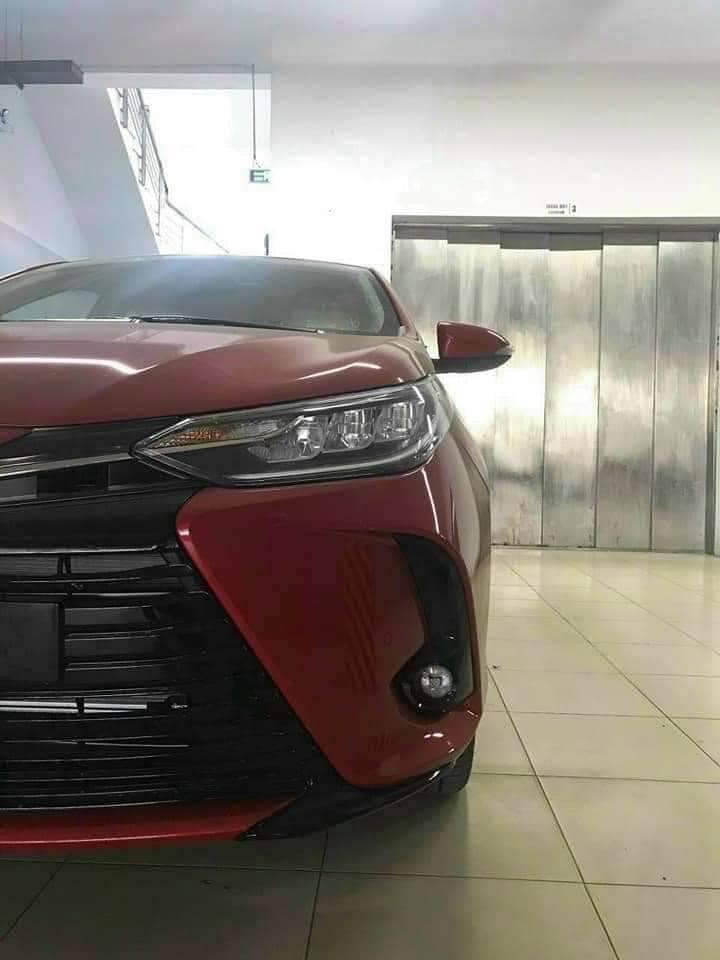 Chiếc Toyota Vios 2021 trong hình ảnh thuộc phiên bản G cao cấp, dưới bản GR-S.