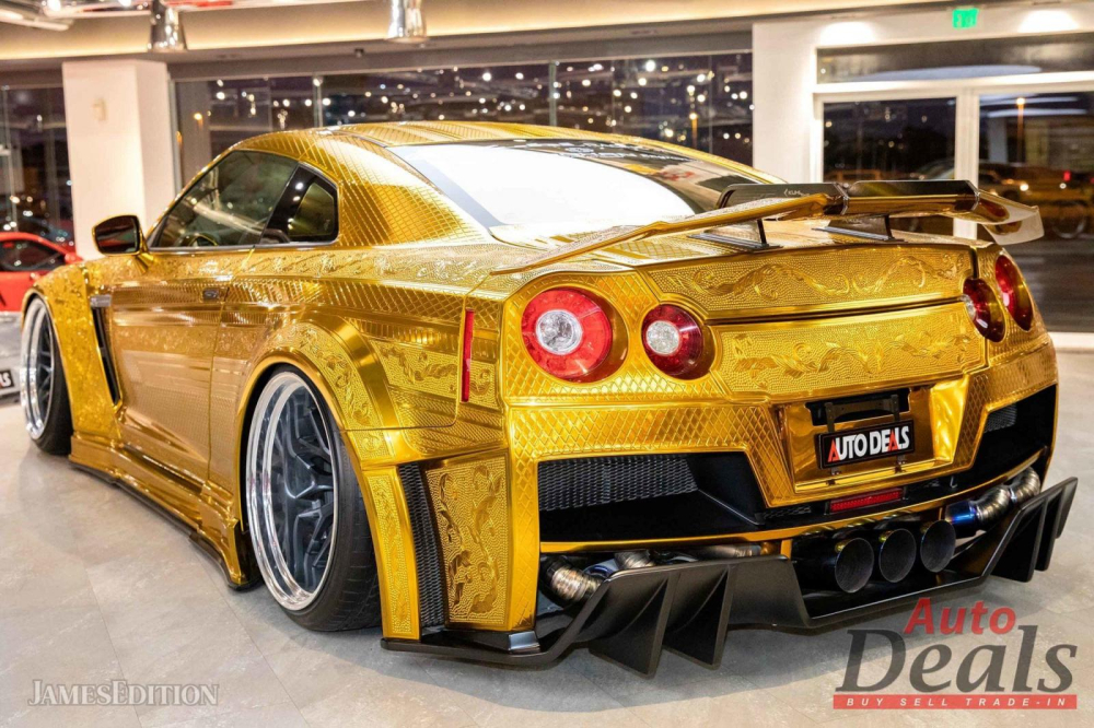 Phía sau của chiếc Nissan GT-R R35 độ bởi Kuhl Racing Phía sau của chiếc Nissan GT-R R35 độ bởi Kuhl Racing