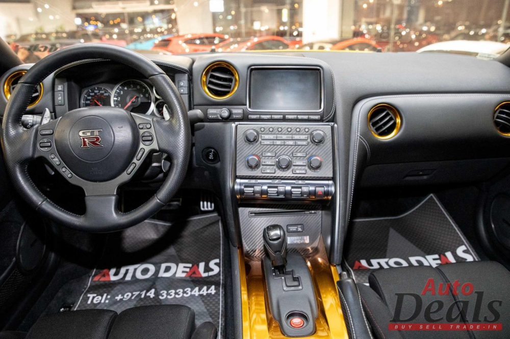 Nội thất của chiếc Nissan GT-R R35 độ bởi Kuhl Racing Nội thất của chiếc Nissan GT-R R35 độ bởi Kuhl Racing