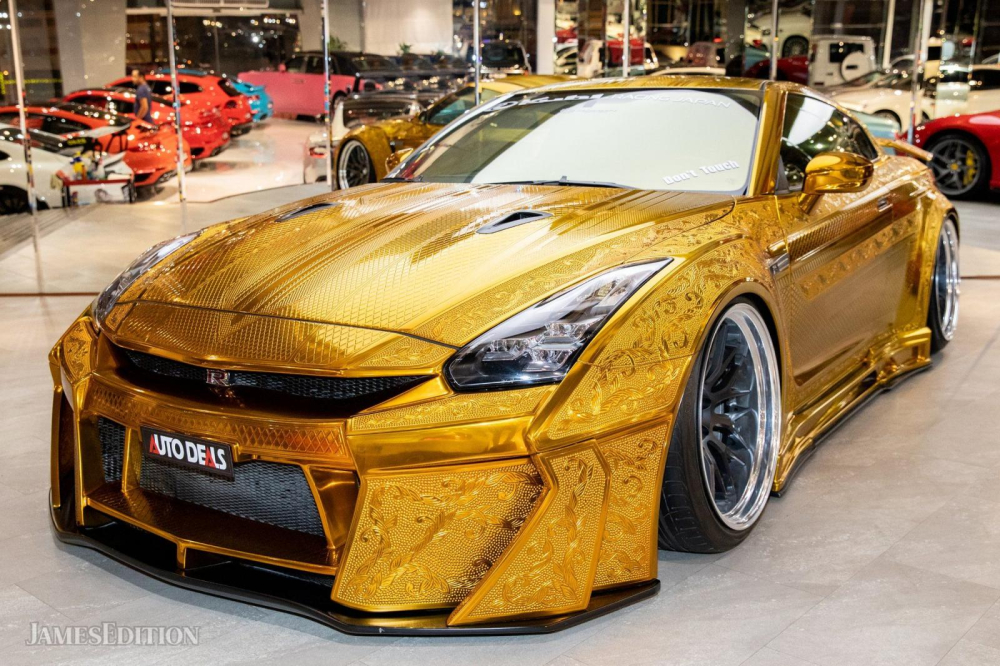 Phía trước của chiếc Nissan GT-R R35 độ bởi Kuhl Racing Phía trước của chiếc Nissan GT-R R35 độ bởi Kuhl Racing