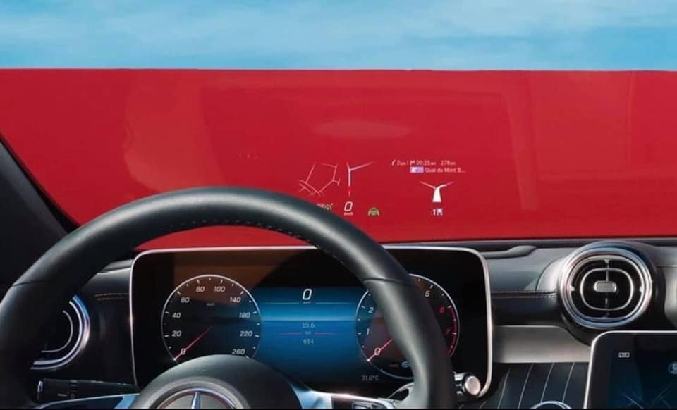 Màn hình hiển thị thông tin kính lái và bảng đồng hồ kỹ thuật số của Mercedes-Benz C-Class 2022