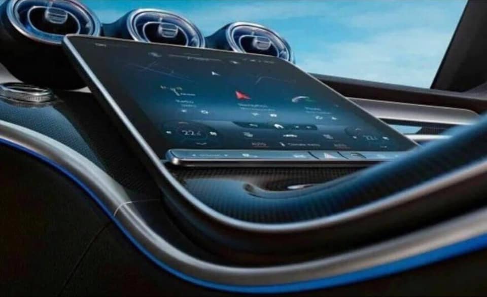 Màn hình thông tin giải trí nằm dọc của Mercedes-Benz C-Class 2022 