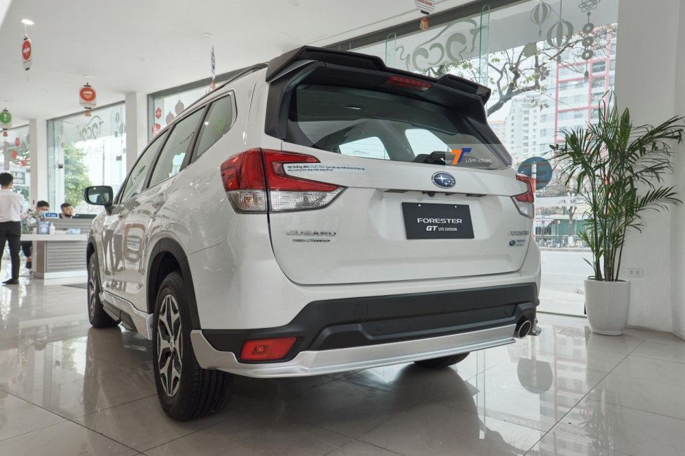 Cản sau thuộc gói phụ kiện GT Lite Edition. Cản sau thuộc gói phụ kiện GT Lite Edition.