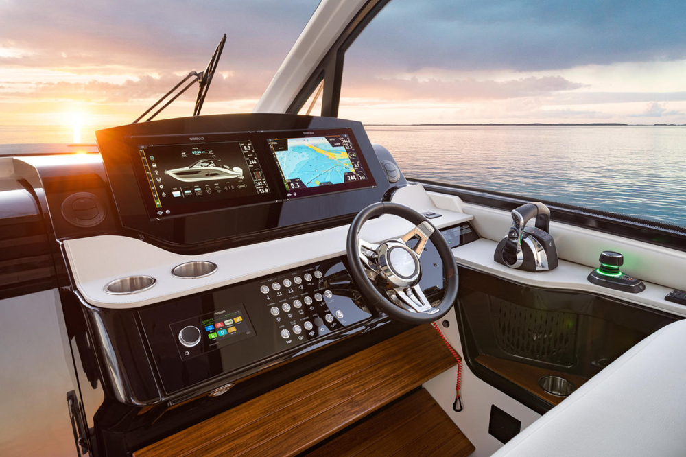 Hệ thống điều khiển của Sundancer 370 Outboard trông rất hiện đại